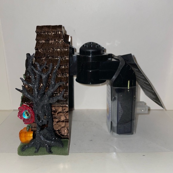 Bath & Body Works Haunted House Halloween Wallflower Plug Discontinued New - Picture 7 of 11